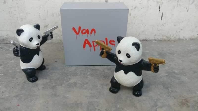 Golden Peace Panda Street Panda - Moderne Kunst