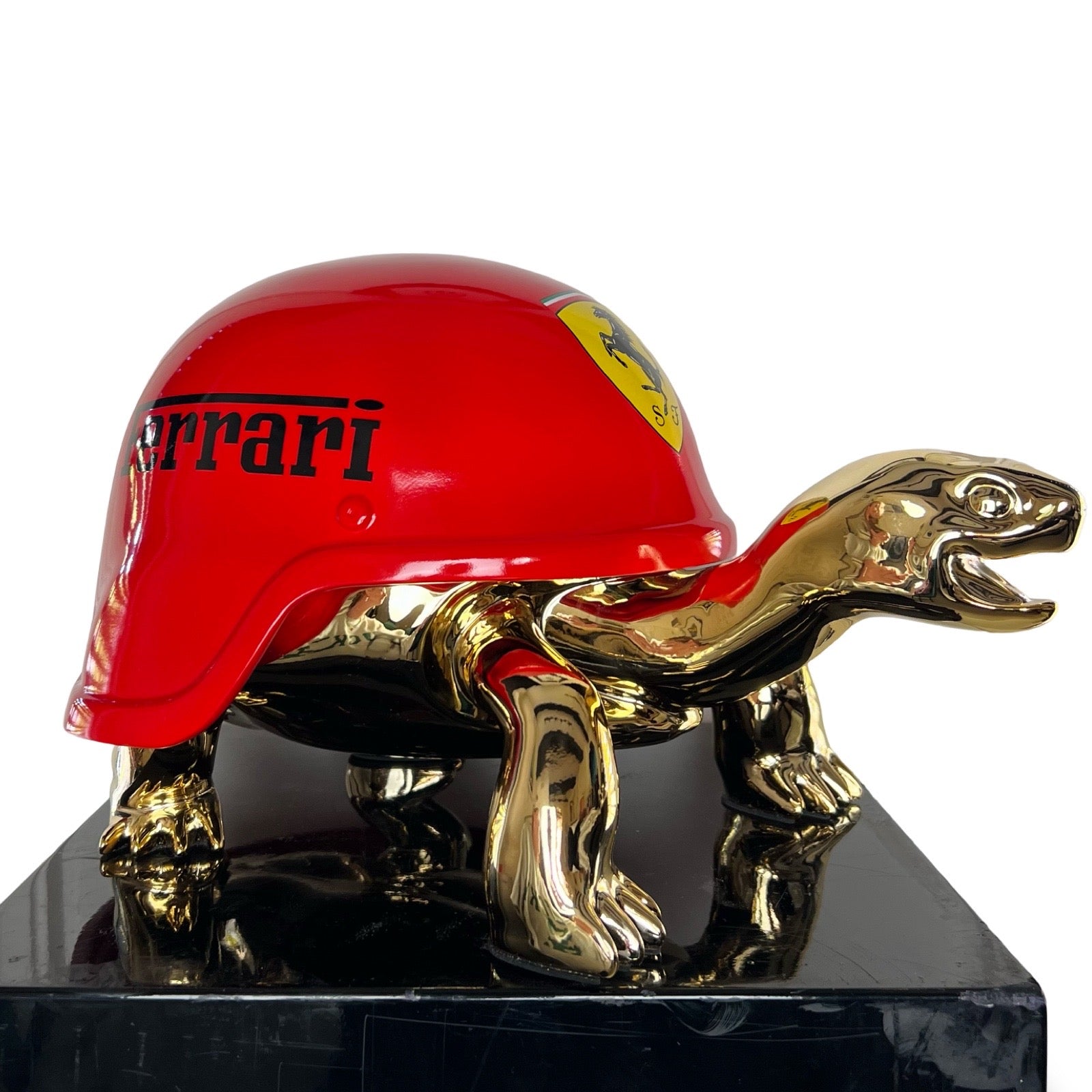 Peace Turtle Ferrari Gold beeld kopen Van Apple Art gouden schildpad rode helm