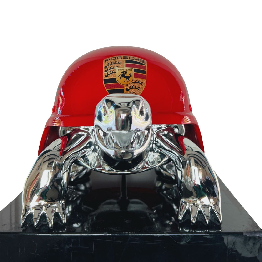 Peace Turtle Porsche Silver voorkant Porsche wapen embleem Van Apple sculptuur