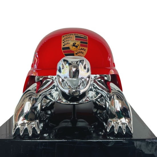 Peace Turtle Porsche Silver voorkant Porsche wapen embleem Van Apple sculptuur