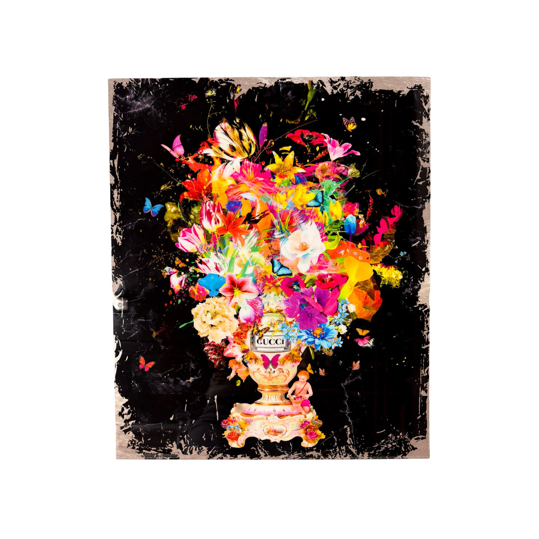 Van Apple Art 'Flowers' uitbundig boeket Bloemen in een Gucci vaas gedrukt op dibond overgoten met epoxy.