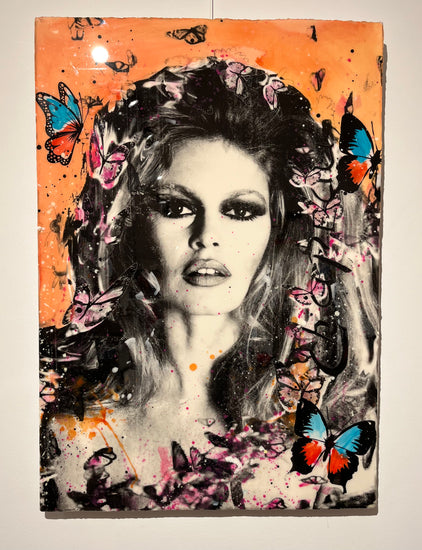 Brigitte Bordeaux Butterfly - Moderne Kunst